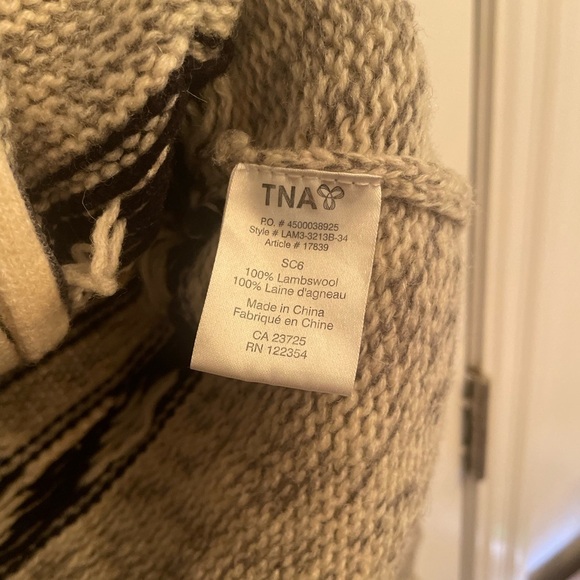 ARITZIA TNA Cowichan Lambswool Knit Cardigan Sweater with Zipper - Picture 5 of 5